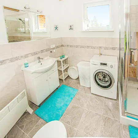 4 Bedroom Amazing In Ruciane-nida Vakantiehuis Karwica
