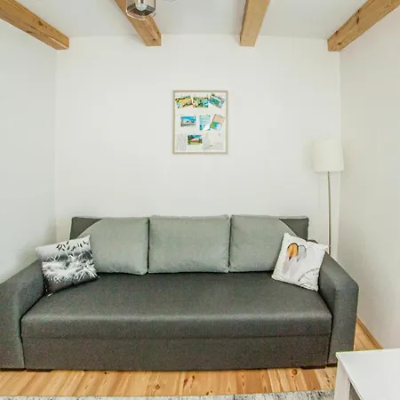 4 Bedroom Amazing In Ruciane-nida Vakantiehuis Karwica