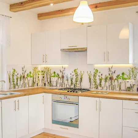 Vakantiehuis 4 Bedroom Amazing In Ruciane-nida Karwica