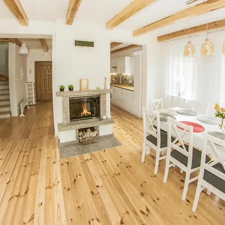 4 Bedroom Amazing In Ruciane-nida Vakantiehuis